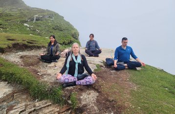 7 Tage Yoga- und Meditations-Retreat in Indien mit traditioneller himalayanischer Kulturexperience und Wanderung