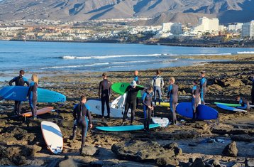 8 días de escapada a Tenerife: campamento de surf y experiencia en albergue en España
