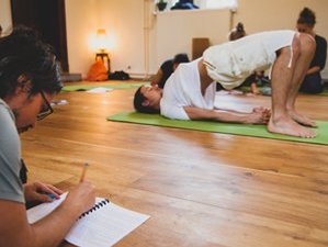 30 Tage 200-Stunden Integrale Hatha Yogalehrer Ausbildung in Heers, Limburg