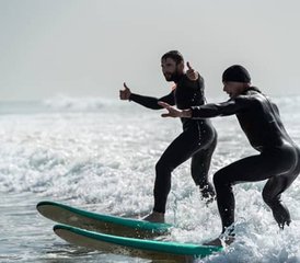 5 jours en stage de surf et yoga « Catch Your First Wave » à Tamraght, Maroc - Photo 2