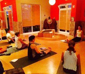 200-Stunden Hybrid: Selbstbestimmte Online- und 4 Tage Präsenz Yogalehrer Ausbildung in Portimão, Portugal - Photo 4