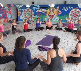 8 días de formación de profesorado de yoga restaurativo, yoga nidra y pranayama de 50 horas en Cádiz, España - Photo 3