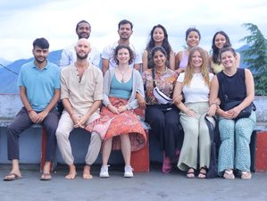 12 días de curso de profesorado de yoga de 100 horas con retiro de lujo en Rishikesh, India