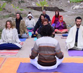 24 días de formación de profesorado de yoga de 200 horas en Rishikesh, India - Photo 2