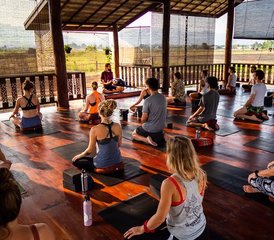 628 Tage 200-Stunden Suan Sati Multi-Stil Yoga-Lehrerausbildung in Chiang Mai, Thailand - Photo 1