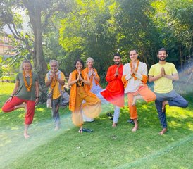 8Formación de profesores de yoga Hatha y Ashtanga de 200 horas durante 25 días en Rishikesh, India - Photo 1