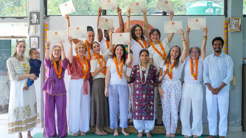 29 Tage-300h in Hatha- und Vinyasa-Yogalehrer Ausbildung auf Französisch in Rishikesh, Indien