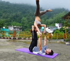 59 Tage 500-Stunden Hatha-, Vinyasa-, Kundalini- und Ayurveda-Yogalehrerausbildung in Rishikesh, Indien - Photo 2