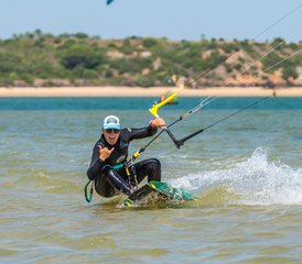 38 Tage Kitesurfing Camp für Mittelstufe und Yoga-Urlaub in Lagos, Portugal - Photo 1