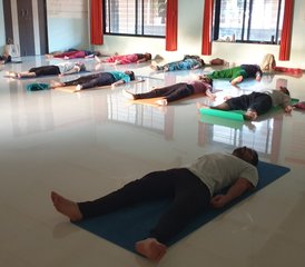 27 jours-200h en formation de professeur de yoga corps-esprit-énergie à Nashik, Inde avec guérison Reiki - Photo 3