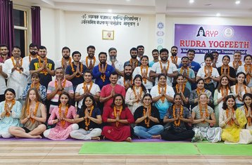 14 jours-100h en formation de professeur de yoga multistyles à Rishikesh, Inde