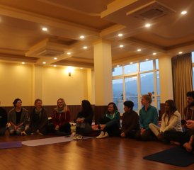 10 días de curso online de yoga de 10 horas para iniciar tu camino en el yoga, 1 hora diaria en directo - Photo 3