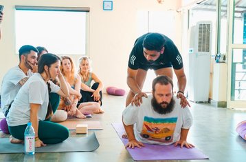 30 jours en formation de professeur de yoga 300h hatha, ashtanga, vinyasa, kundalini, ayurveda et reiki en Inde