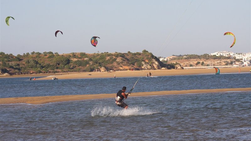 6 Day Fantastic 9-hour Kitesurf Course for Beginners in Lagos, Faro