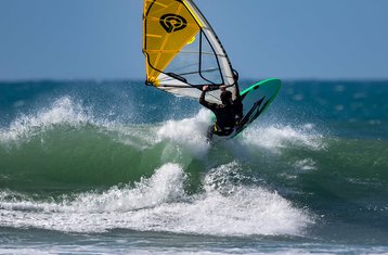 5 jours en stage de windsurf et wing foil Taranaki Wave Classic - le meilleur surfari à Oakura, Nouvelle-Zélande