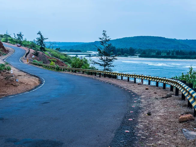 10 Day "The Planters Punch" Guided Loop Motorcycle Tour in Kerala, Tamil Nadu, and Karnataka photo 6