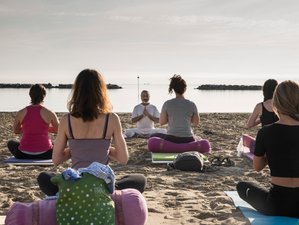 28 Tage 300 Stunden Yogalehrer Ausbildung am Strand in Misano Adriatico, Rimini Provinz