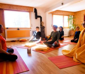 103 jours en stage personnalisé de yoga, soins et nature dans les Alpes - Photo 1