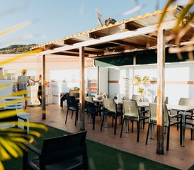 8 días de ambiente veraniego infinito: surf todos los días con yoga y cenas en grupo en Tenerife, España - Photo 4
