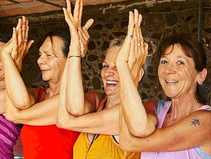 11 Tage Iyengar Yoga Retreat in Golden Beach, Lesbos, Griechenland