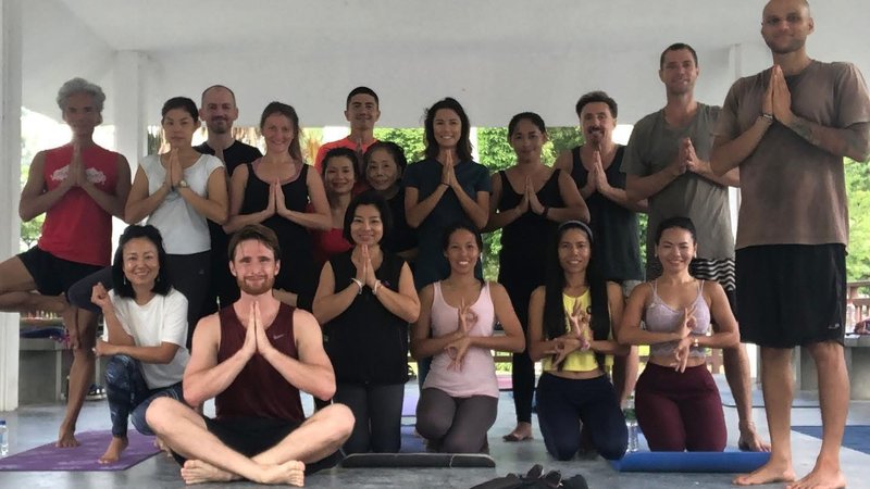 18 días de profesorado de yoga cuántico de 200 horas en Chiang Mai, Tailandia