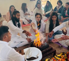 1124 jours-200h en formation de professeur de yoga multistyles à Rishikesh, Inde - Photo 1