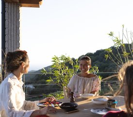 8 Tage Yin- und Yang-Yoga-Retreat auf Sardinien, Italien mit Boutique-Zimmer, Pool mit Meerblick und Spa - Photo 3