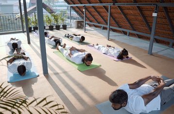 7 días de retiro de Ayurveda, bienestar y terapia rejuvenecedora con yoga en Kerala, India