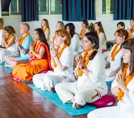 113 días de profesorado de yoga y ayurveda de 100 horas en Rishikesh, India - Photo 1