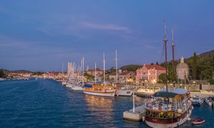 Stari Grad Retraites et Voyages