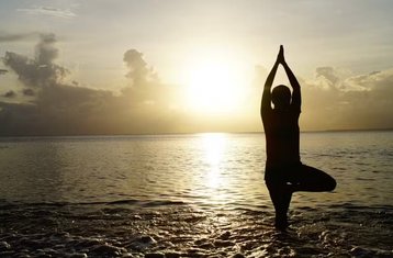 4 días de retiro de yoga y surf en las playas de Normandía, Francia