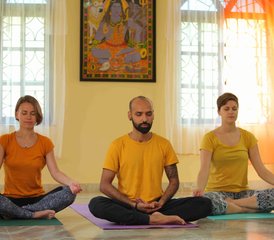 21 Tage 200-Stunden Hatha Yoga Lehrerausbildung in einem Ashram in Südschweden mit indischem Yogalehrer - Photo 2