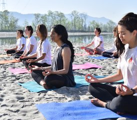26 Tage 300-Stunden Yoga-Lehrerausbildung mit Emotionaler Körperarbeit und Naturheilkunde in Rishikesh, Indien - Photo 2