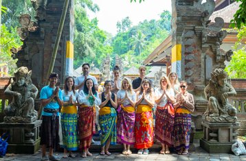 25 jours-300h en formation de professeur de yoga multistyle transformative à Ubud, Bali, Indonésie