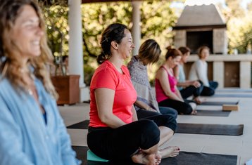 7 días de retiro de yoga y pilates con Bojana y Milica en la isla de Brač, Croacia