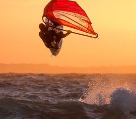 68 días de campamento de windsurf para principiantes en Corralejo, Fuerteventura, España - Photo 1