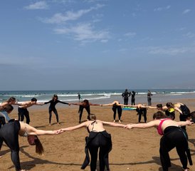 15 Jour Stage de Surf pour Débutants et Intermédiaires dans la Baie de Taghazout, à Tamraght, au Maroc - Photo 2