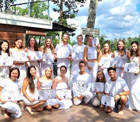 22 días de profesorado de yoga Hatha de 200 horas multiestilo con yoga aéreo en Bali, Indonesia - Photo 2