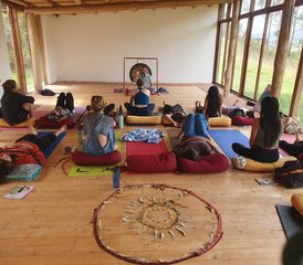 28 días de profesorado de yoga multiestilo de 200 horas en Quito, Ecuador - Photo 5