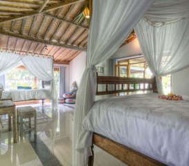 15 días de retiro de surf y yoga para familias en Canggu, Bali, Indonesia - Photo 5