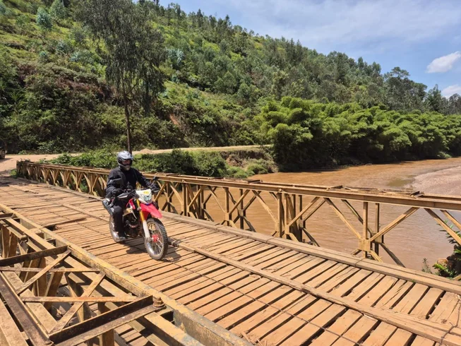 5 Day Uganda Gorilla Express Guided Motorcycle Tour photo 7
