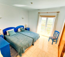 2 días de escapada de surf definitiva para familias y amigos en Praia Azul, Lisboa, Portugal - Photo 4