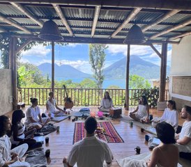 23 días de profesorado holístico de yoga de 200 horas RYT en el lago Atitlán, Guatemala - Photo 3