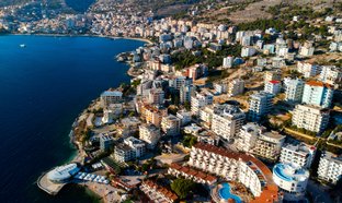 Saranda Retreats und Reisen