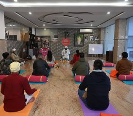 152 jours en formation de professeur de yoga avancée hatha, yin et ashtanga 500h à Rishikesh, Inde - Photo 1