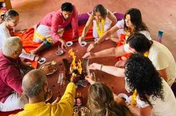 27 Tage 300-Stunden Intensivkurs Multi-Style Yogalehrer Ausbildung in Goa, Indien