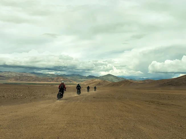 8 Day Touch the Sky: A Guided Motorcycle Expedition Tour to Umling La, Land of High Passes in India photo 6