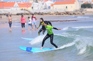 8 Tage Alle Niveaus Surf und Unterkunft Camp in Peniche, Portugal