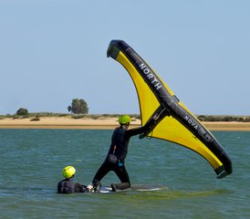 8-Daagse Van Zero tot Hero Wingfoilen Kamp en Yoga voor Beginners in Lagos, Portugal - Photo 3