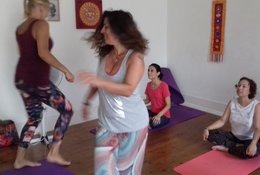 5 Wochen 50-stündiger Online Shakti Yoga Tanz Yogalehrer Ausbildungskurs mit 10 3-stündigen Live-Sitzungen